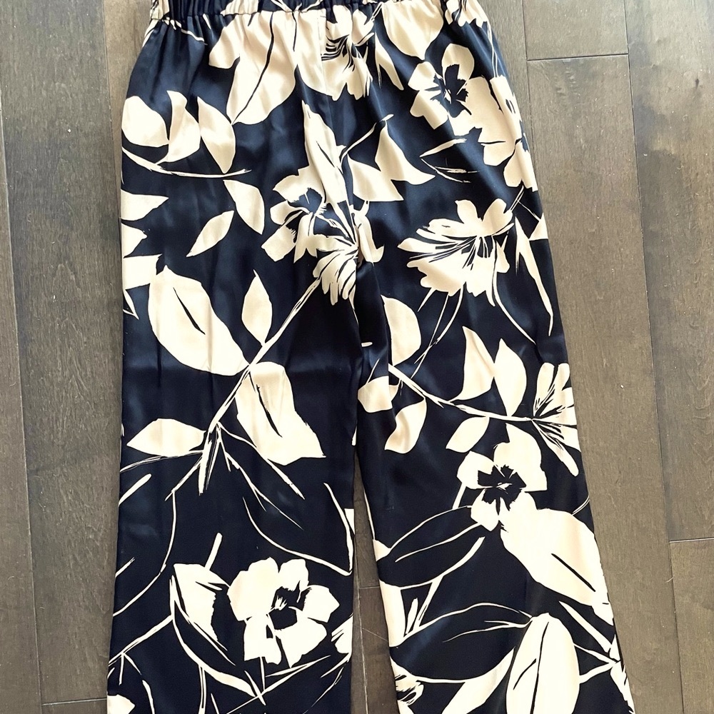 NWT Elie Tahari Black and Gold Silky Pants